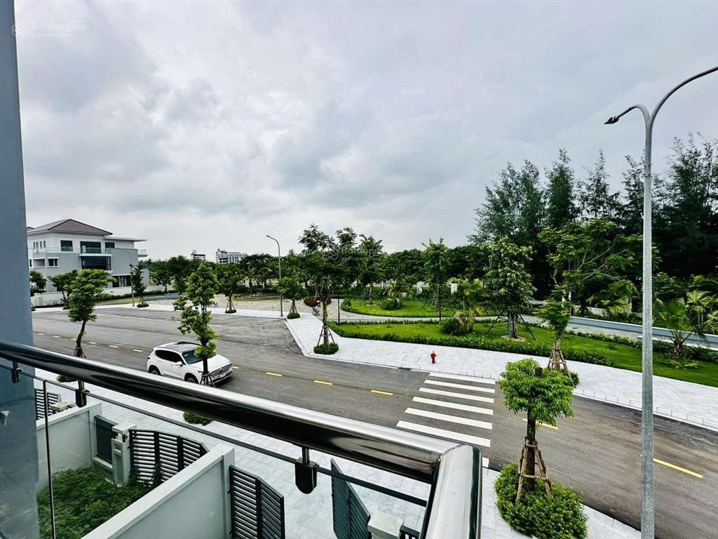 Bán liền kề sapphire gem 110m² đường 15m sát trường quốc tế  5.8 tỷ full phí