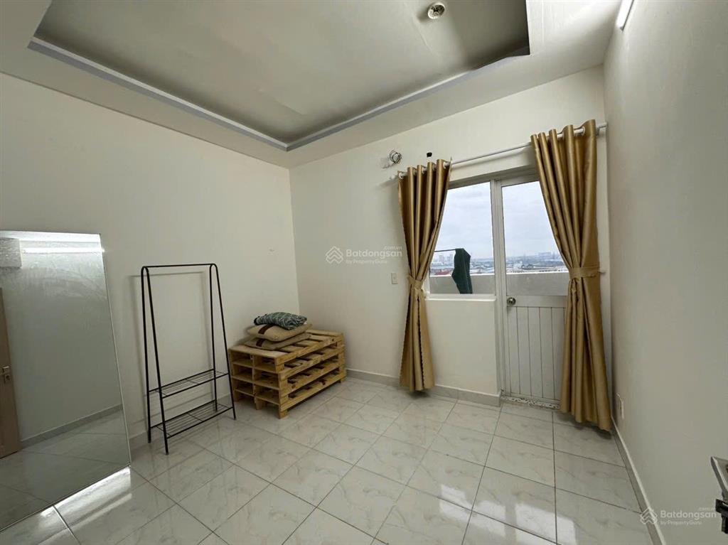 Cho thuê căn 1pn trống nhà sạch đẹp, 50m2  5tr800, cọc 1 tháng.  0909 859 ***