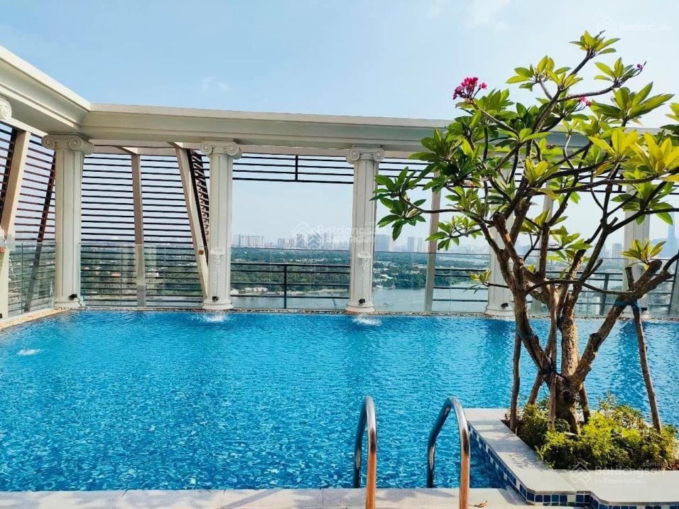 Cho thuê căn hộ 3 pn full nội thất, mặt tiền phạm văn đồng. alo chính chủ 0909 760 ***