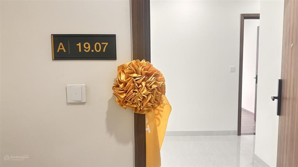 Cần bán căn hộ 70m2, 2pn 2wc, nhà trống vừa nhận bàn giao,  chính chủ 0909 760 ***