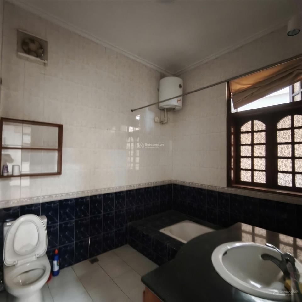 Cho thuê biệt thự sân vườn phố tô ngọc vân tây hồ  hn  170m 4 tầng  5pn giá 55 triệu/th