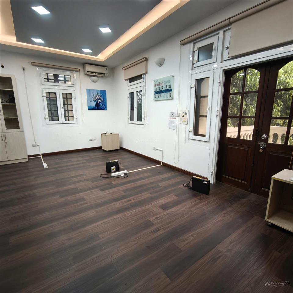 Cho thuê biệt thự sân vườn phố tô ngọc vân tây hồ  hn  170m 4 tầng  5pn giá 55 triệu/th
