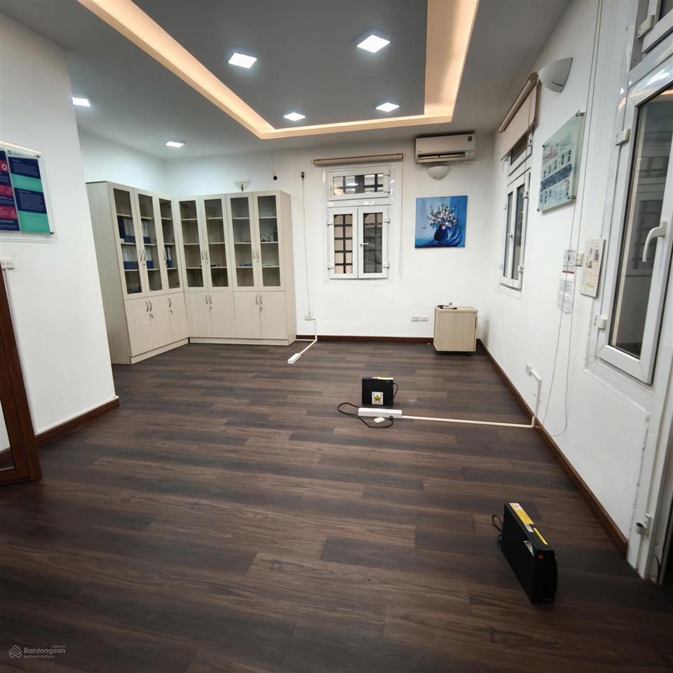 Cho thuê biệt thự sân vườn phố tô ngọc vân tây hồ  hn  170m 4 tầng  5pn giá 55 triệu/th