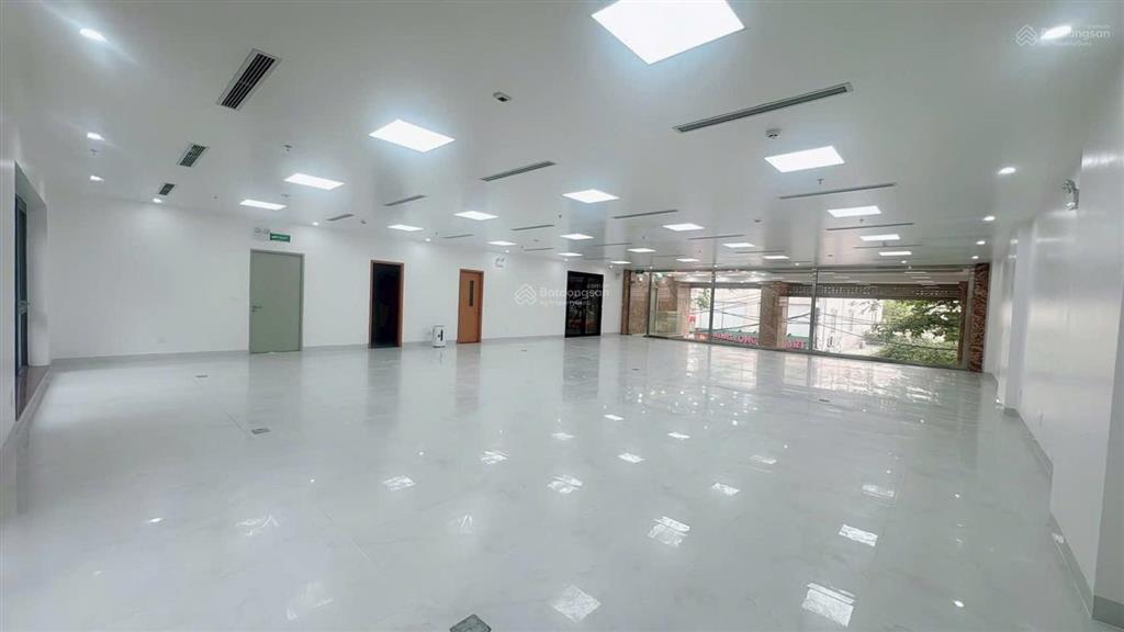 Cho thuetoà nhà văn phòng 450m/sàn 5 tầng cạnh lotte tây hồ mặt phố lạc long quân tây hồ hà nội
