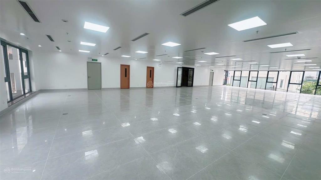 Cho thuetoà nhà văn phòng 450m/sàn 5 tầng cạnh lotte tây hồ mặt phố lạc long quân tây hồ hà nội