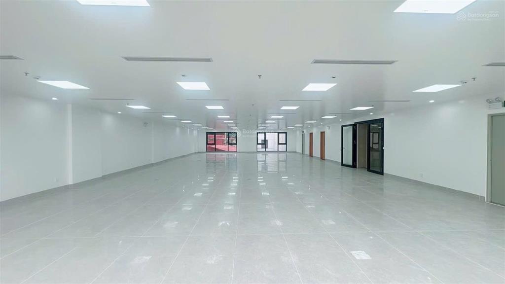 Cho thuetoà nhà văn phòng 450m/sàn 5 tầng cạnh lotte tây hồ mặt phố lạc long quân tây hồ hà nội