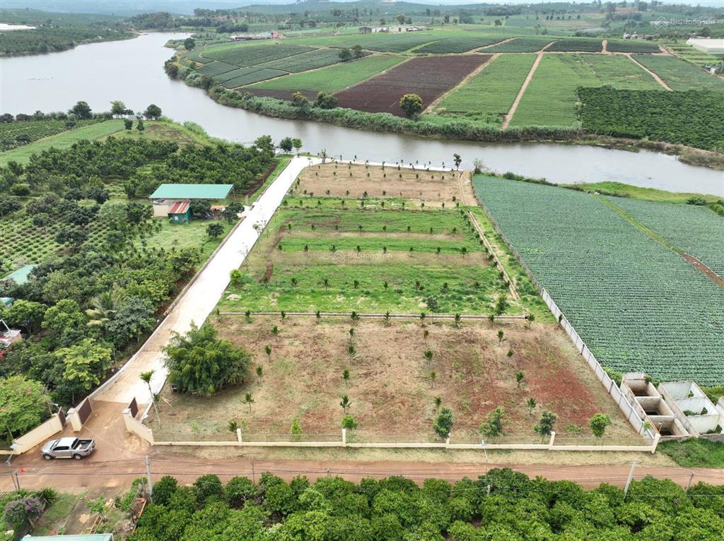 Bán lô đất nền 380m2 có 288m2 đất ở, 2 mặt đường, view hồ, trong cụm dân cư khép kín, giá 1,5 tỷ