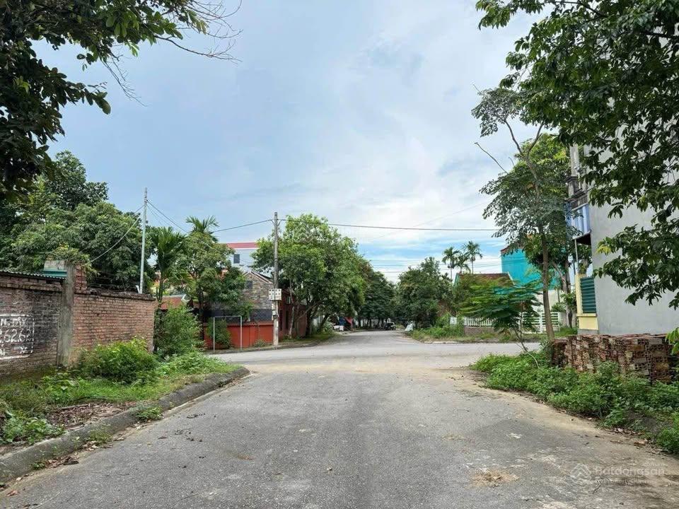 Bán đất đẹp tại xã phú cát, hoà lạc 2,4 tỷ, 100m², ngõ rộng 12m, sẵn sổ full thổ cư