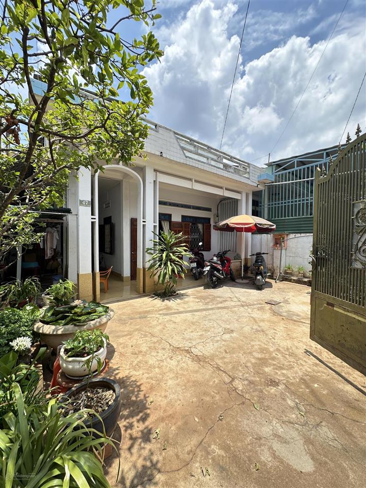 Bán nhà mt đường đinh công tráng. tp. buôn ma thuột. 216m² full tc. ngang mt 8,81m x 27m
