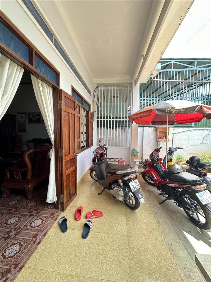 Bán nhà mt đường đinh công tráng. tp. buôn ma thuột. 216m² full tc. ngang mt 8,81m x 27m