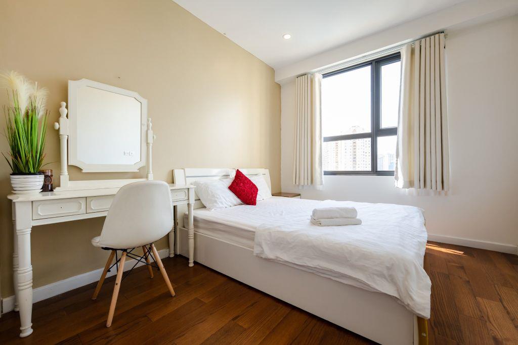 Bán căn 2PN trực diện view hồ Vinhomes D'Capitale, giá 10.x tỷ