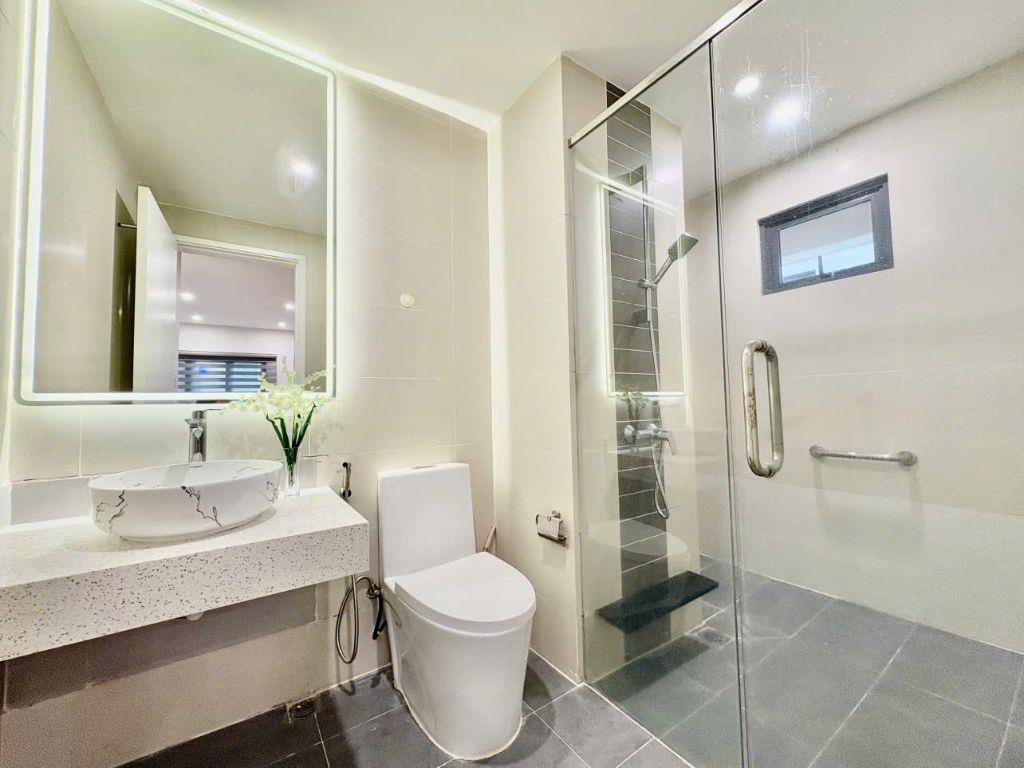 BÁN căn hộ 3 ngủ dt 124m2 tại Mulberry Lane, giá 8.3 tỷ