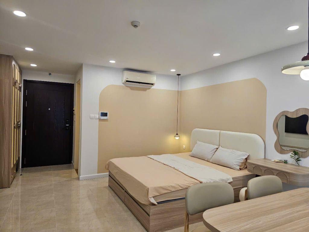 Bán căn hộ STUDIO view trực diện view hồ tại Vinhomes D'Capitale, giá 3.x tỷ
