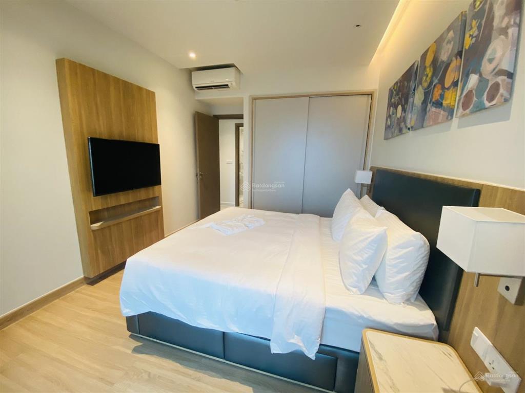 English belowcăn hộ quận 1 gần chợ bến thành 2pn có 3 ban công view cbd xịn xò  giá thật 11,49 tỷ