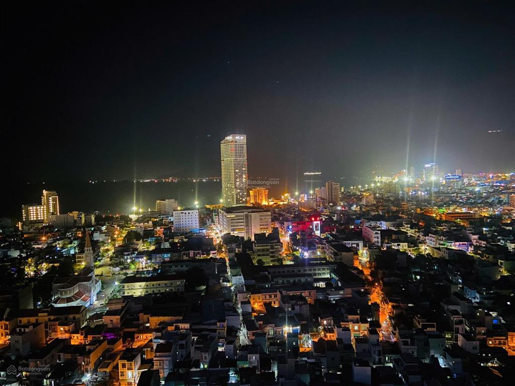 Chuyển nhượng 86m2  3pn, 2wc  view biển full nội thất  sổ sẵn lâu dài  vay bidv