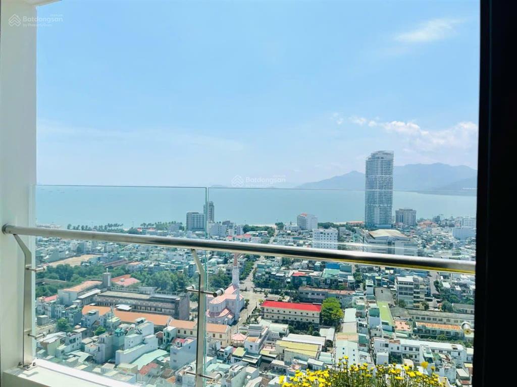 Chuyển nhượng 86m2  3pn, 2wc  view biển full nội thất  sổ sẵn lâu dài  vay bidv