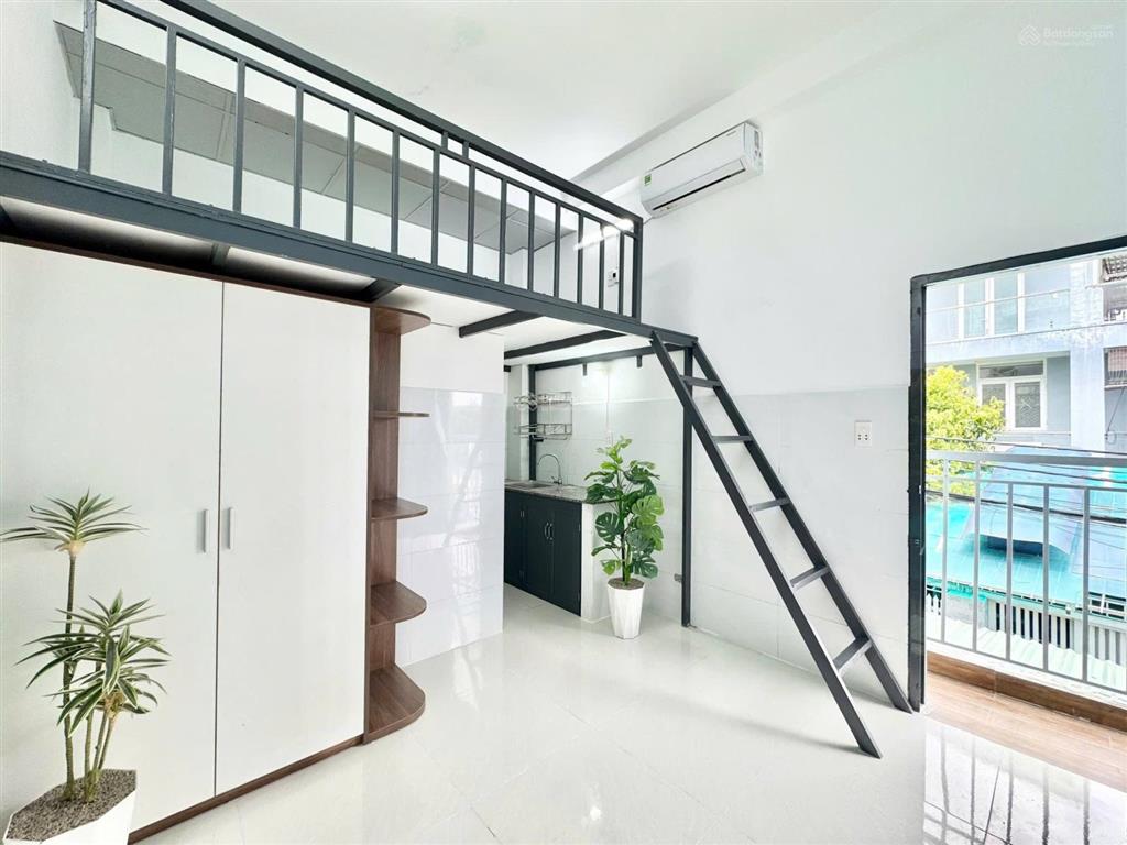 Sẵn phòng duplex ban công siêu thoáng ngay ga metro bình thái  xa lộ hà nội