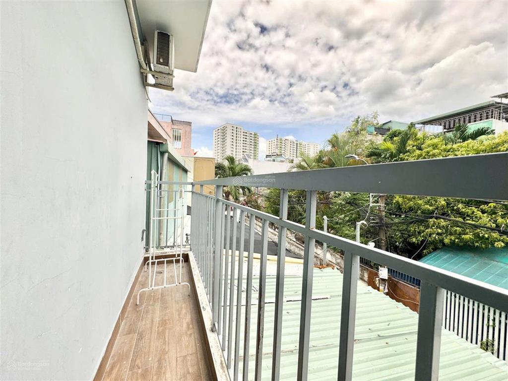 Sẵn phòng duplex ban công siêu thoáng ngay ga metro bình thái  xa lộ hà nội