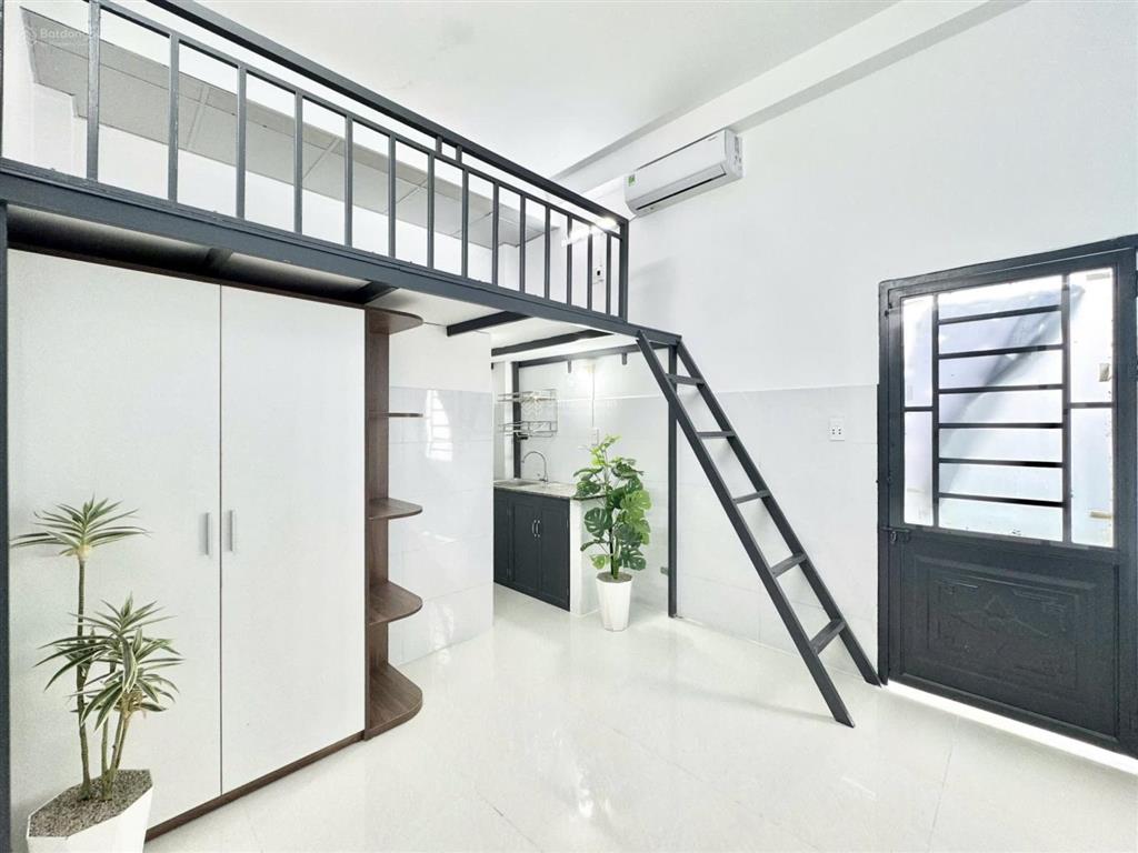Sẵn phòng duplex ban công siêu thoáng ngay ga metro bình thái  xa lộ hà nội