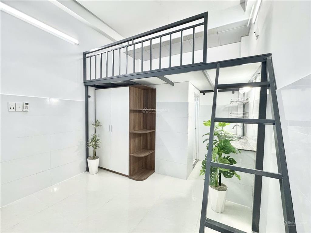 Sẵn phòng duplex ban công siêu thoáng ngay ga metro bình thái  xa lộ hà nội