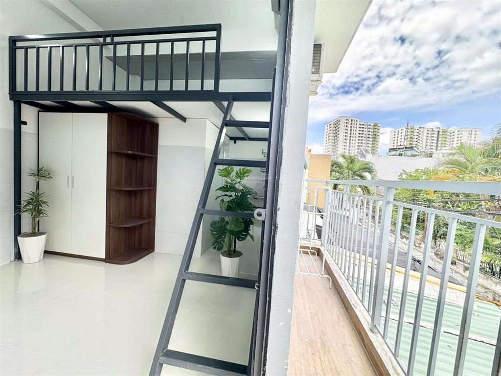 Sẵn phòng duplex ban công siêu thoáng ngay ga metro bình thái  xa lộ hà nội