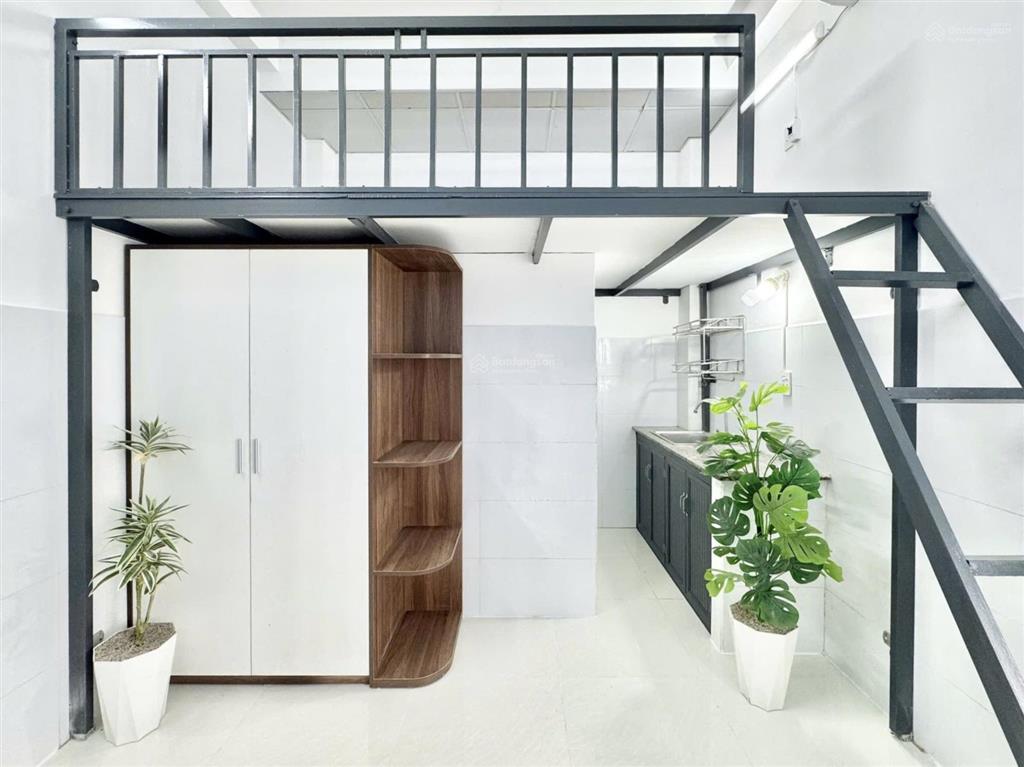 Sẵn phòng duplex ban công siêu thoáng ngay ga metro bình thái  xa lộ hà nội