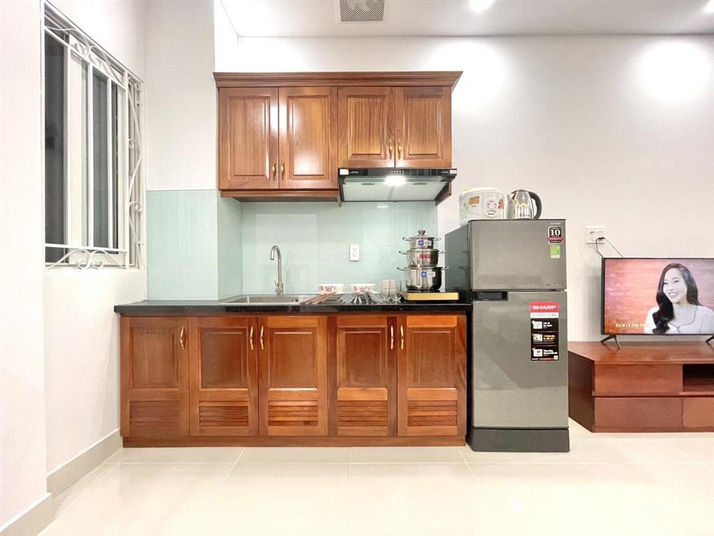 Căn hộ ban công 30m2 ngay bờ kè trường sa, ngã 4 trần quang diệu