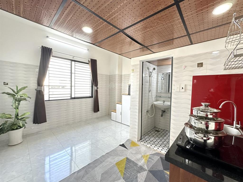 Ngay đh bách khoa, cư xá lữ gia, gác lửng cao cấp mới 100% bảo vệ thang máy