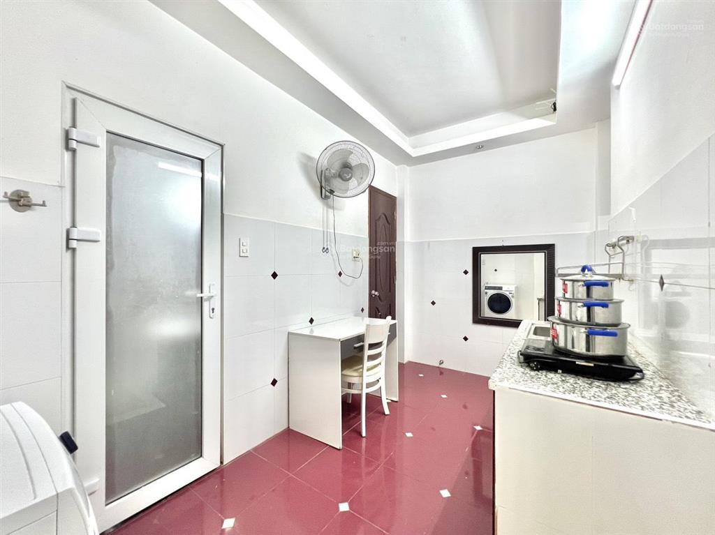 Căn hộ 50m2, 2 phòng ngủ, thang máy, ngay cầu tham lương, trường chinh