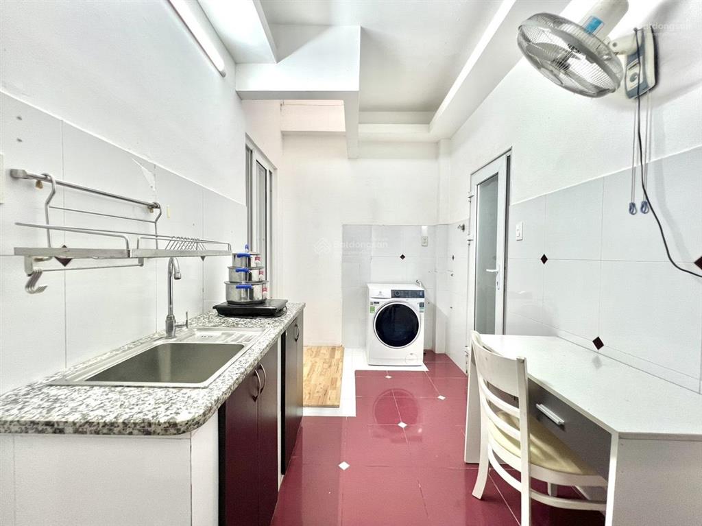 Căn hộ 50m2, 2 phòng ngủ, thang máy, ngay cầu tham lương, trường chinh