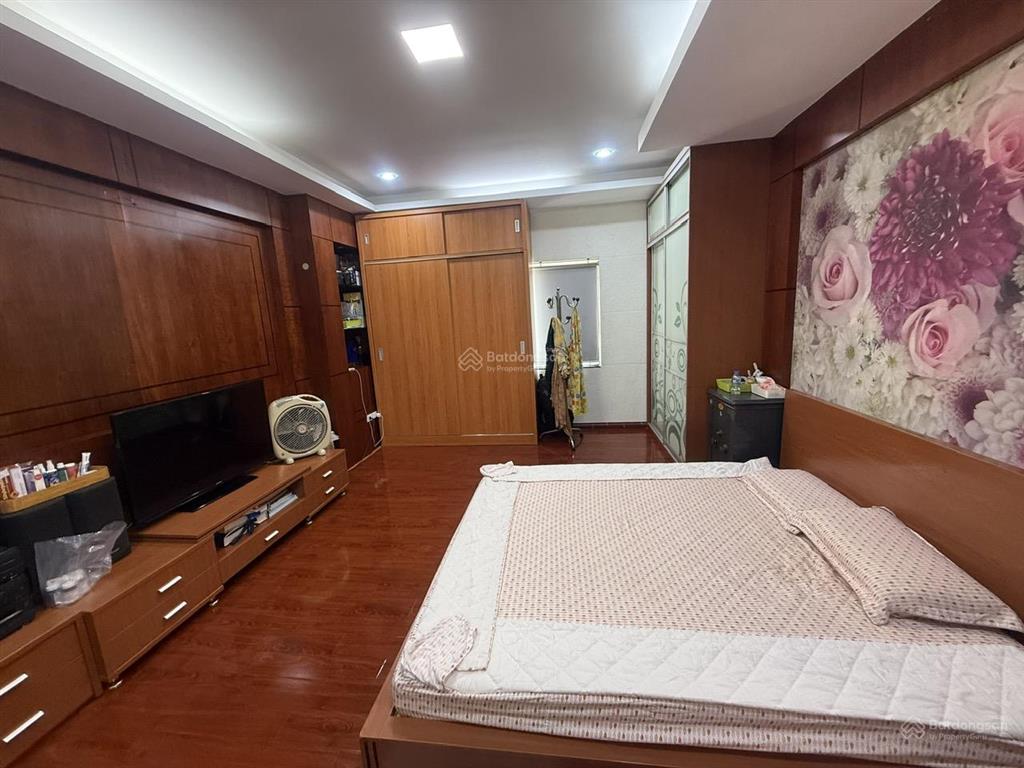 Căn hộ cao cấp 186m2 x 3pn x 3 bancon giữa khu đô thị yên hòa cầu giấy chỉ 76tr/m2.  0933 993 ***