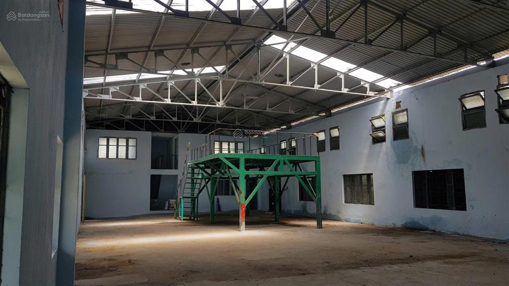Cho thuê kho diện tích 500m2 ngã 4 thủ đức