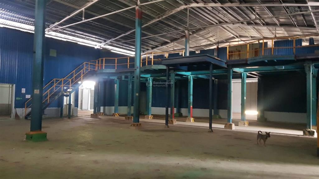 Cho thuê kho diện tích 500m2 ngã 4 thủ đức