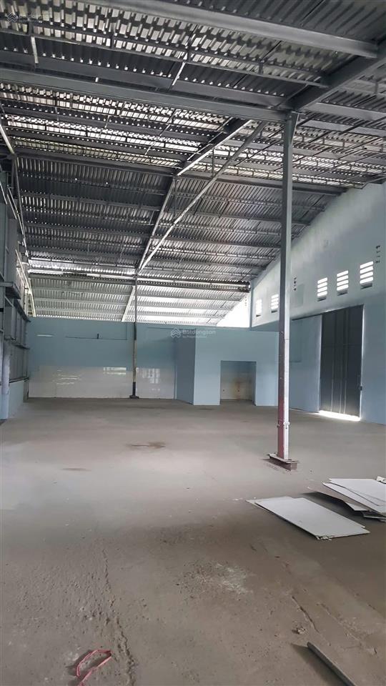 Cho thuê kho diện tích 500m2 ngã 4 thủ đức
