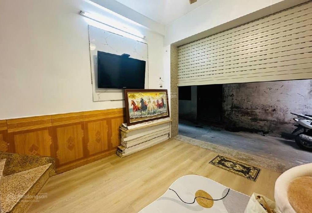 Bán nhà tân mai 20m² x 5 tầng nhỉnh 3 tỷ + 3pn, ô tô 15m