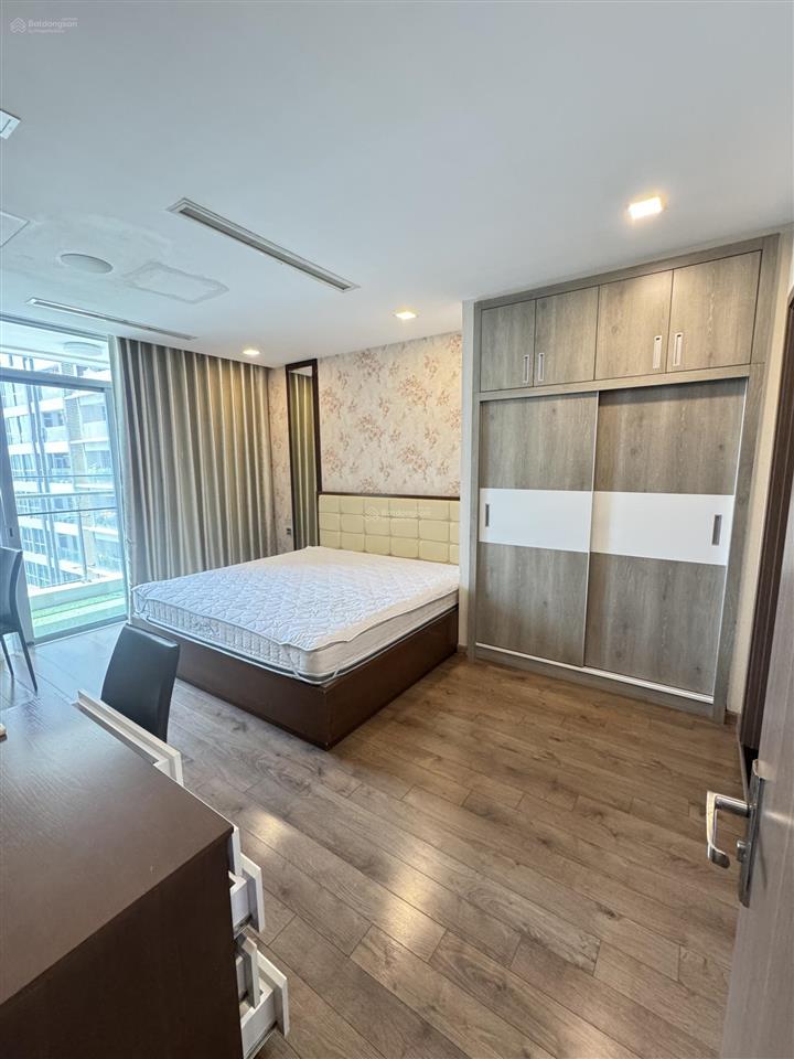 Vinhomes central park, cho thuê 4pn, 154m2, giá chỉ 55tr/th. 0908 048 ***