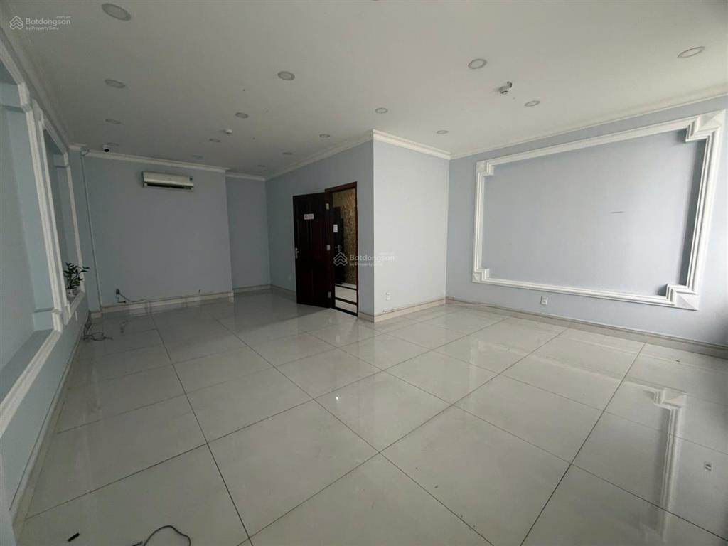 Cc cho thuê tòa nhà mặt phố tạ hiện phường cát lái. tầng lửng + 1 + 2, tổng 435m2 tiện ích đầy đủ