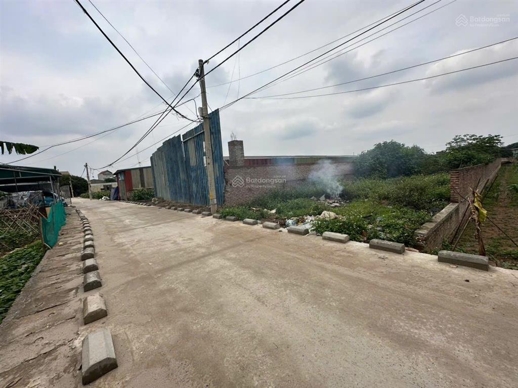Cần cho thuê mặt bằng làm kho bãi s=500m2. giá 10 nghìn/m2.   0988 825 *** * 0762 222 ***