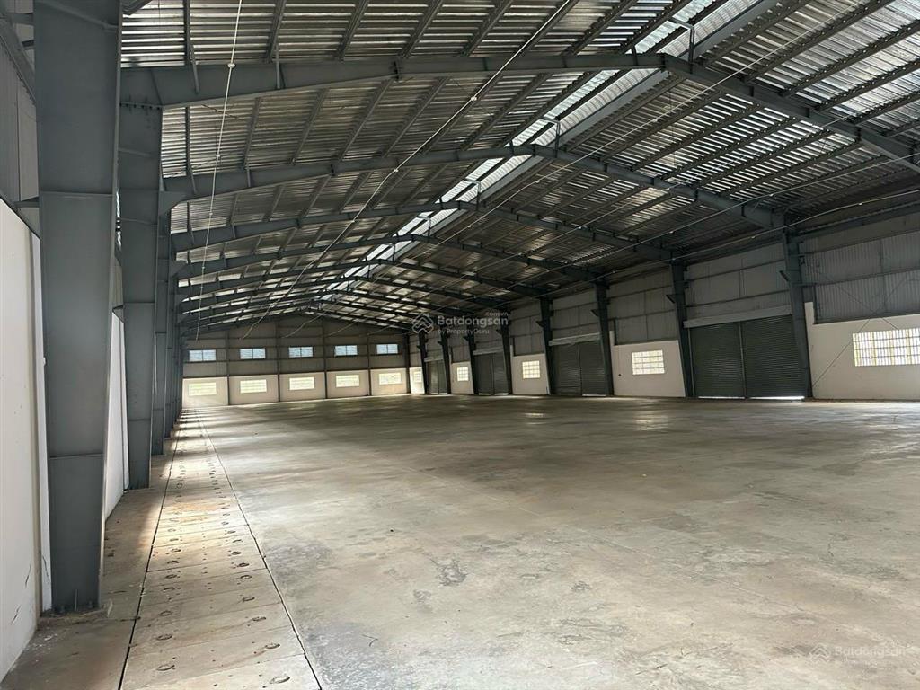 Huy 0909 913 *** chuyên kho xưởng dt 2000m2 tại xã đức lập hạ, đức hòa, long an có sẵn văn phòng