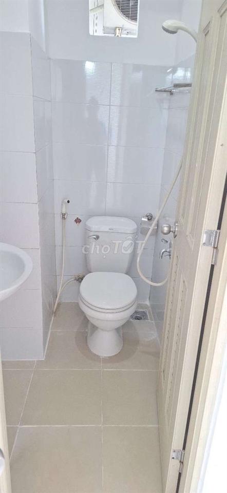 kẹt tiền cần bán gấp căn hộ P. Bình Đông. giá 1tỷ390tr. 55m2. 2PN, 2WC