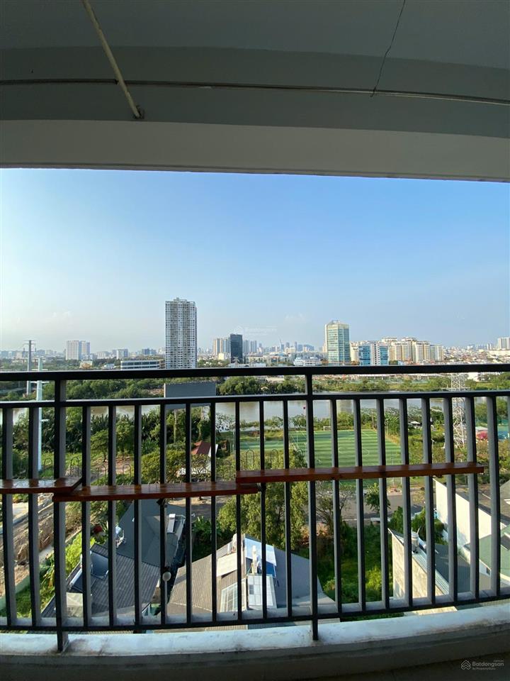 Cho thuê căn góc view sông sunrise có 2 ban công, nội thất cao cấp