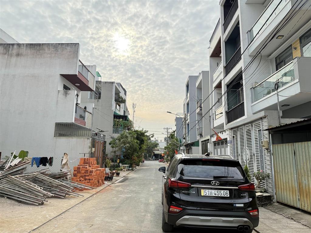 Bán đất nền 54.5m2 mặt tiền gò cát q9, sổ sẵn, đường 15m khu dân cư đông đúc. giá chỉ 3.75 tỷ