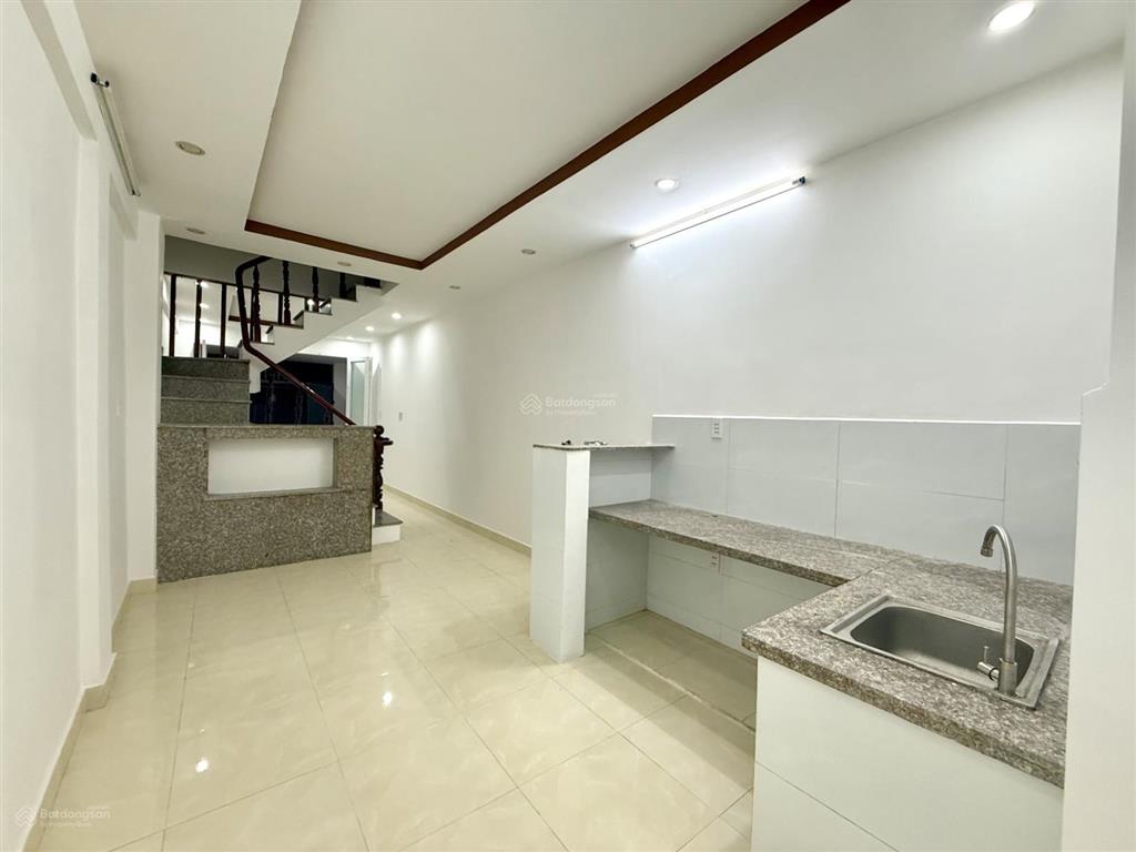 Chính chủ cần bán nhà phố 2 lầu 54.2m2 ngay coopmark ngã tư thủ đức giá 4.8tỷ hẻm xe hơi thông nhau
