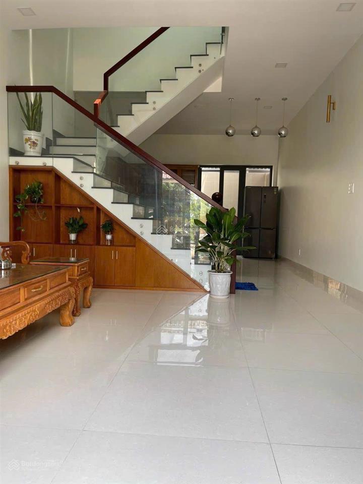 Cho thuê nhà phố 3 lầu, 4pn full nội thất, đường 16m, khu dân cư an ninh  0908 005 ***