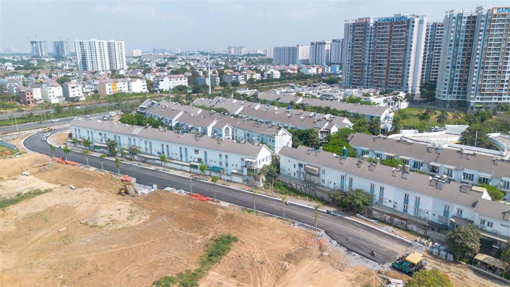 Bán nhanh căn góc, giá 3,45 tỷ, 2 view, 2pn, 2wc, ban công nhìn về q1 chính chủ