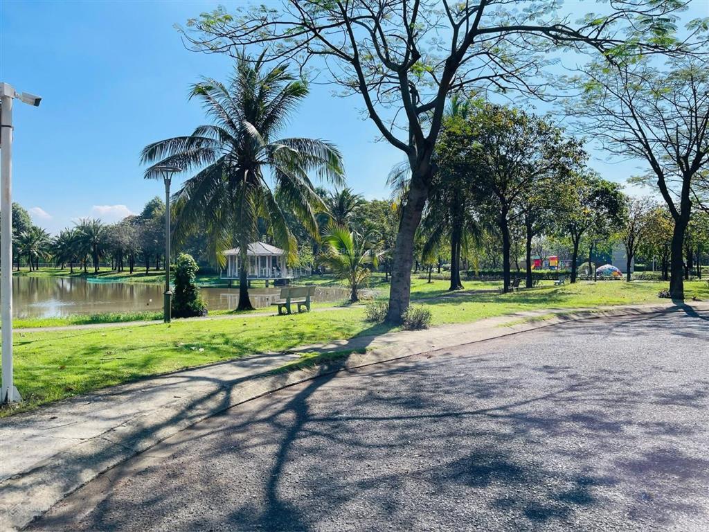 Biệt thự đơn lập sông 616m2. sổ hồng riêng. căn góc 2 mật tiền sân vườn lớn. vip nhất dự án. giá 70