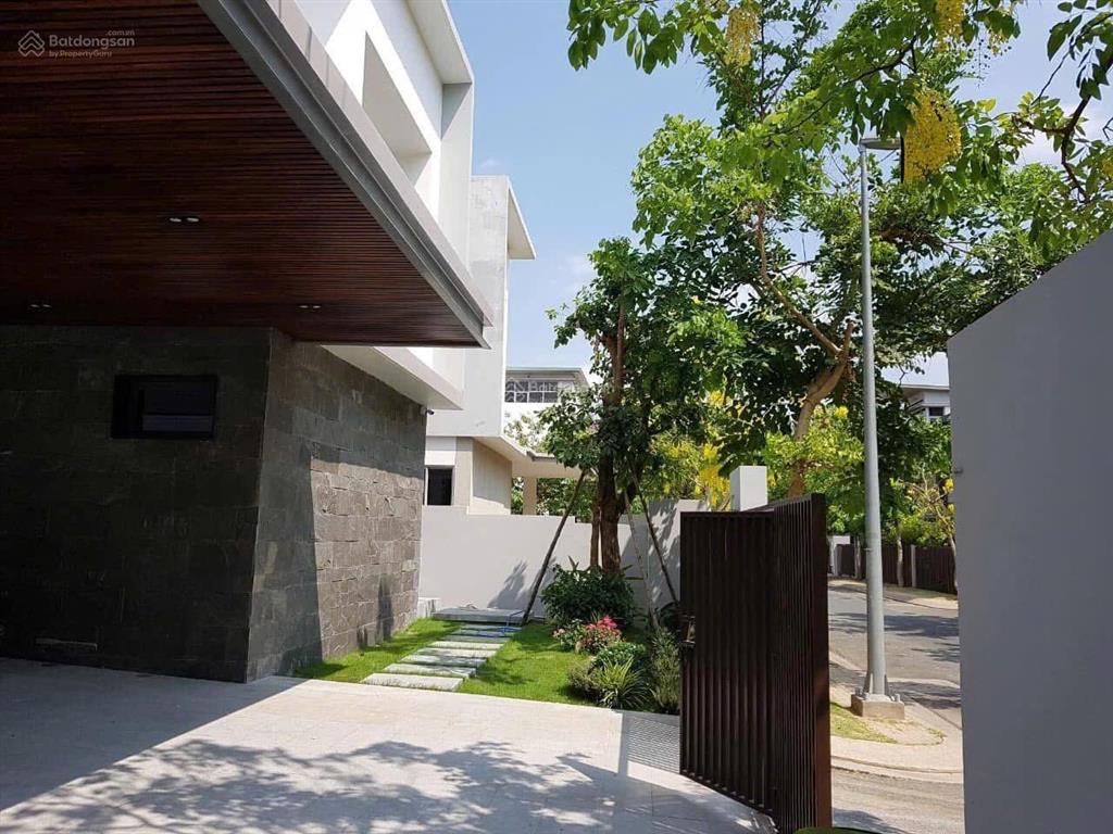 Biệt thự sông riviera cove q9. dt 700m2. căn 2 mặt tiền sông và công viên. sổ hồng riêng. giá 84 tỷ