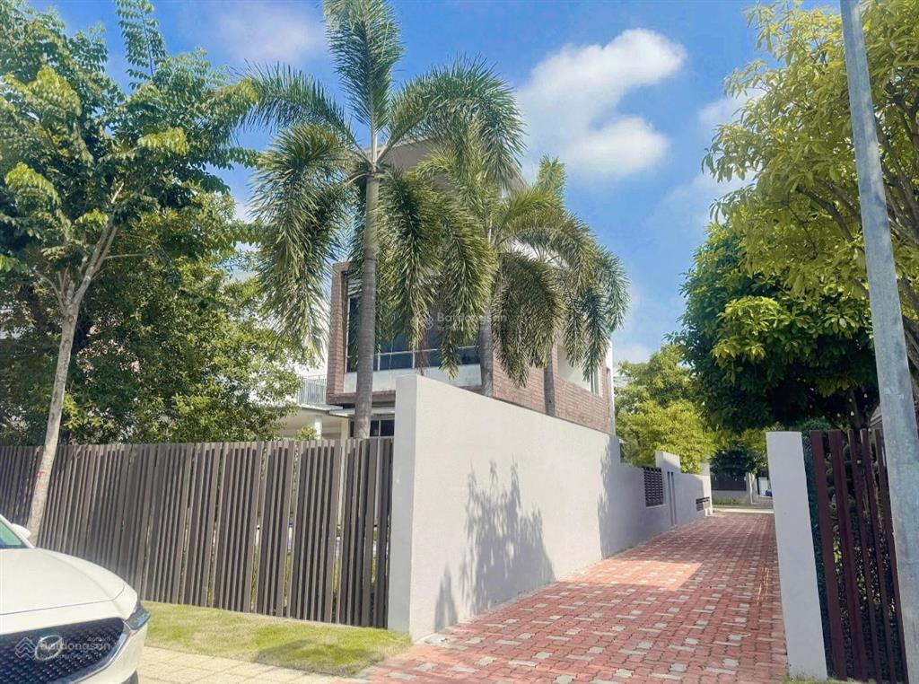 Hot. riviera cove đơn lập. căn 2 mặt tiền thoáng mát rộng rãi. dt 720m2. sổ hồng riêng. giá 65 tỷ