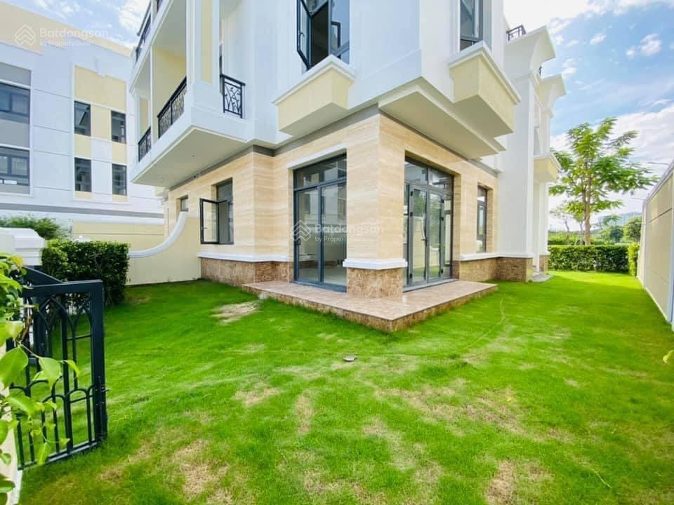 Biệt thự verosa park 2 mặt tiền. dt 300m2. đất vuông vức. sân vườn rộng. sổ hồng riêng. giá 38 tỷ