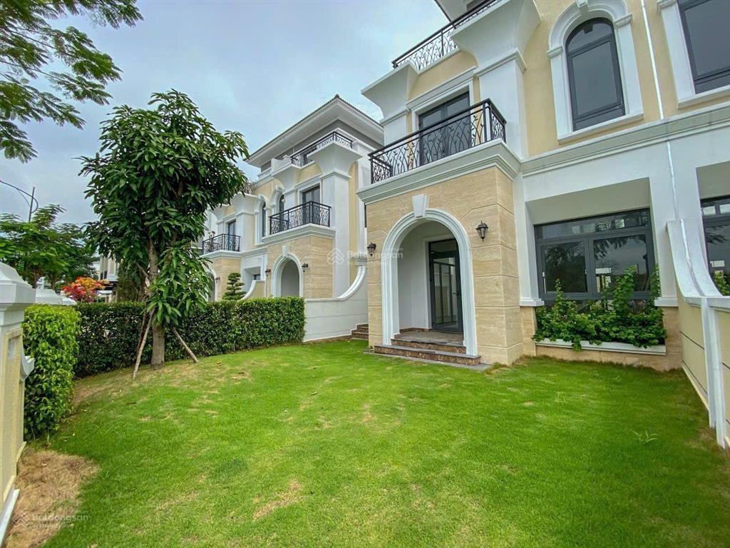Biệt thự verosa park 2 mặt tiền. dt 300m2. đất vuông vức. sân vườn rộng. sổ hồng riêng. giá 38 tỷ
